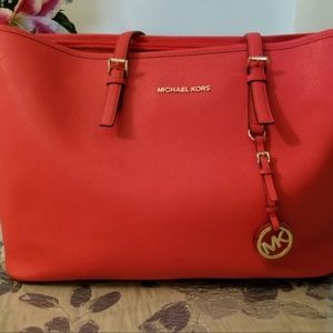 Micheal Kors - Red Jet Set Tote